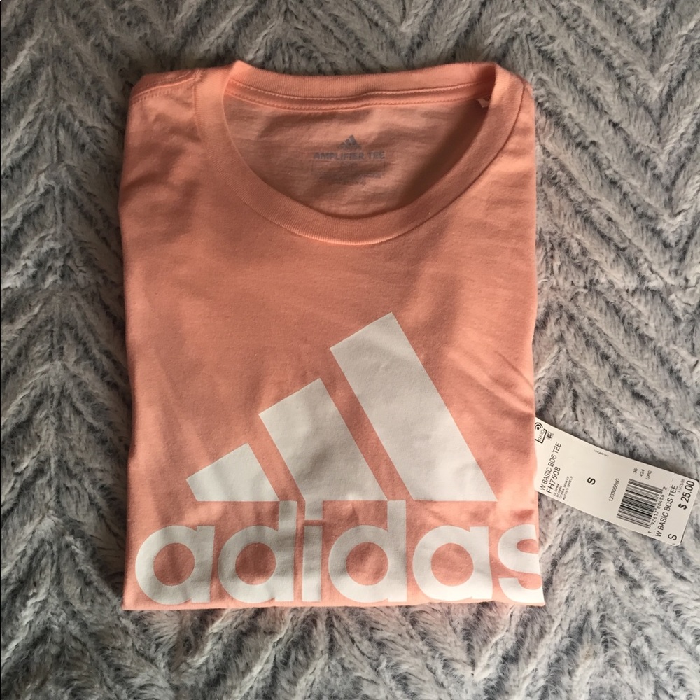 🆕Women’s Adidas Amplifier T shirt 👚